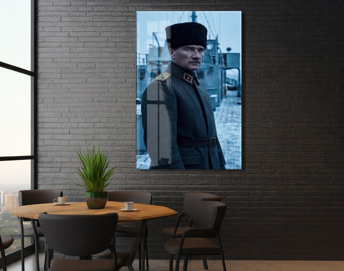 Atatürk Askerî Üniformalı Cam Tablo – Cephe ve Liderlik Temalı Premium Cam Duvar Tablosu -PeonyAta065