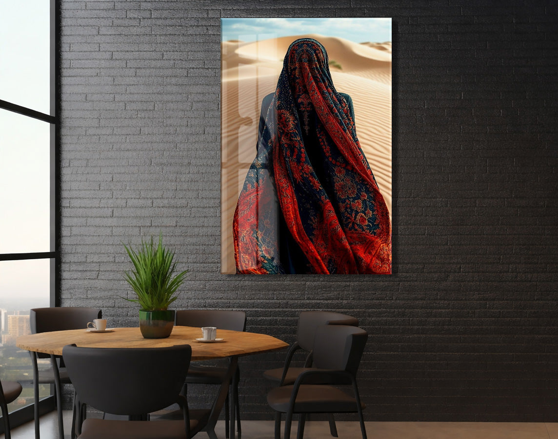 “Çölün Sessiz Tanığı” – Desenli Örtülü Kadın Figürü Cam Tablo - Peony065