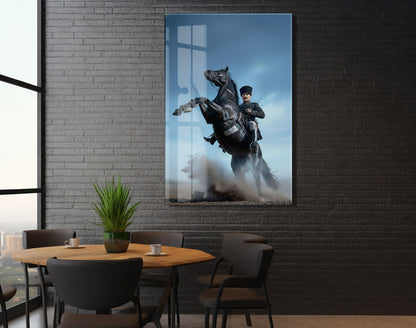 Atatürk At Üzerinde Cam Tablo – Liderlik ve Kurtuluş Ruhunu Yansıtan 4 mm Temperli Cam -PeonyAta056