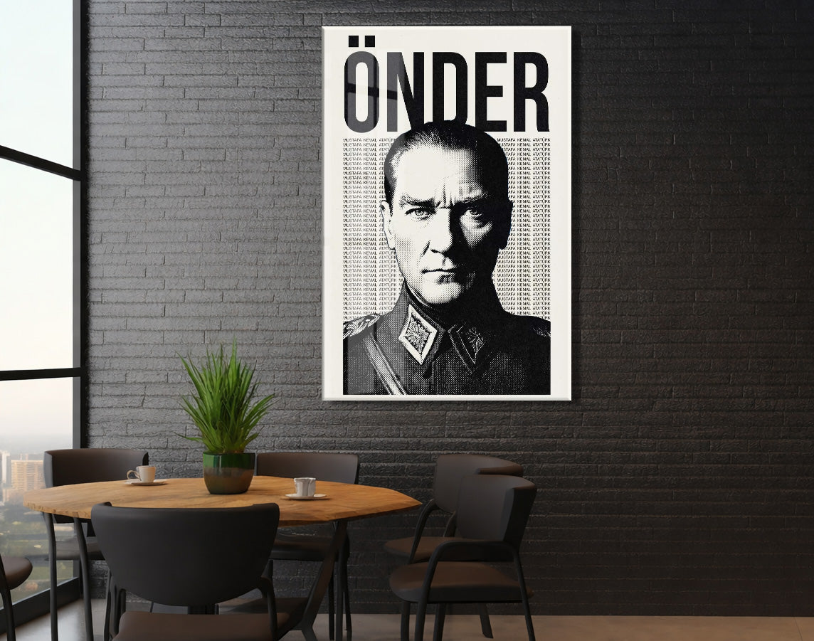 Mustafa Kemal Atatürk Önder Cam Tablo – Modern Tipografik Atatürk Duvar Dekoru -PeonyAta072