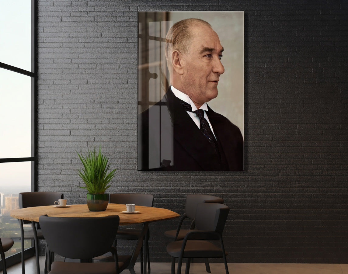 Atatürk Profil Portre Cam Tablo – Liderlik ve Vizyonu Yansıtan Modern 4 mm Temperli Cam Duvar Dekoru -PeonyAta1002