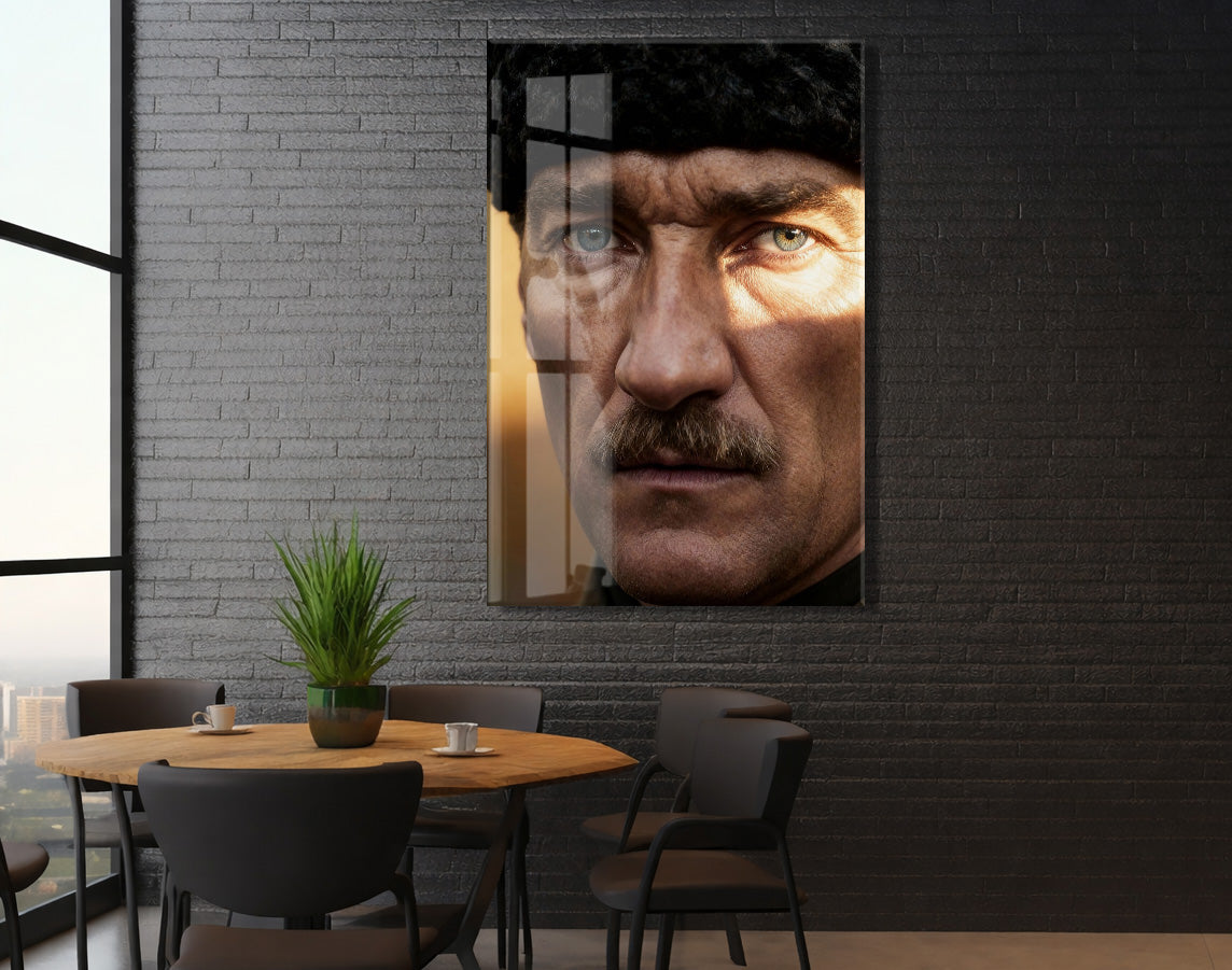 Mustafa Kemal Atatürk Portre Cam Tablo – Siyah Beyaz Derin Bakışlı Modern Duvar Dekoru -PeonyAta069