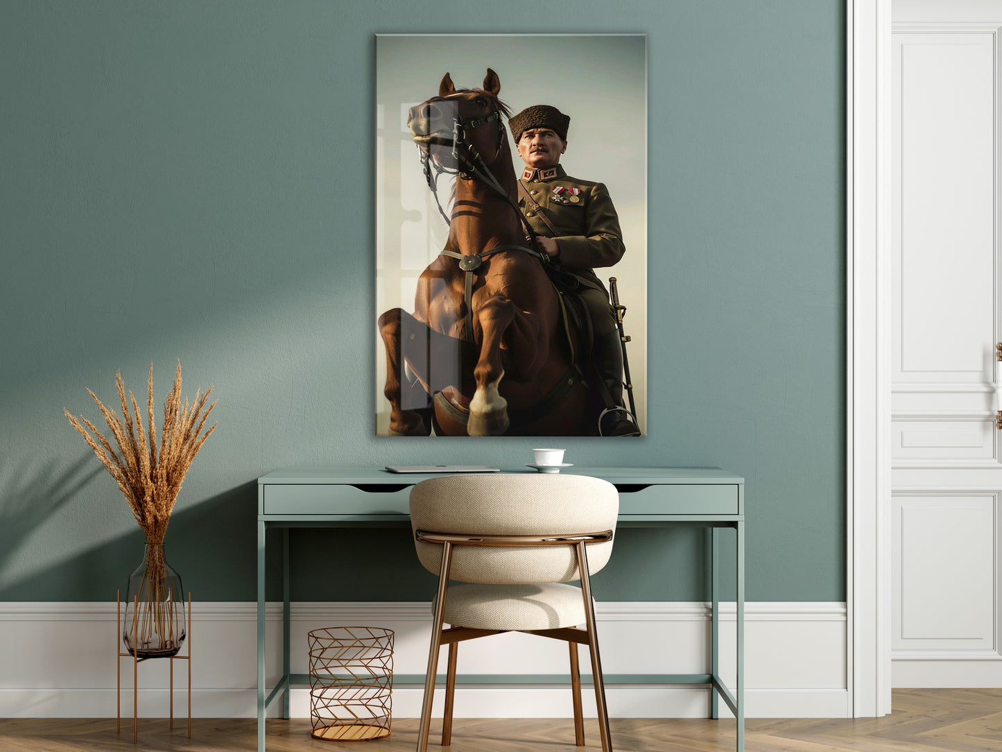 Mustafa Kemal Atatürk Cam Tablo – Liderlik, Cesaret ve Milli Mücadele Ruhunu Yansıtan Tarihi ve Sanatsal Duvar Dekoru -PeonyAta041