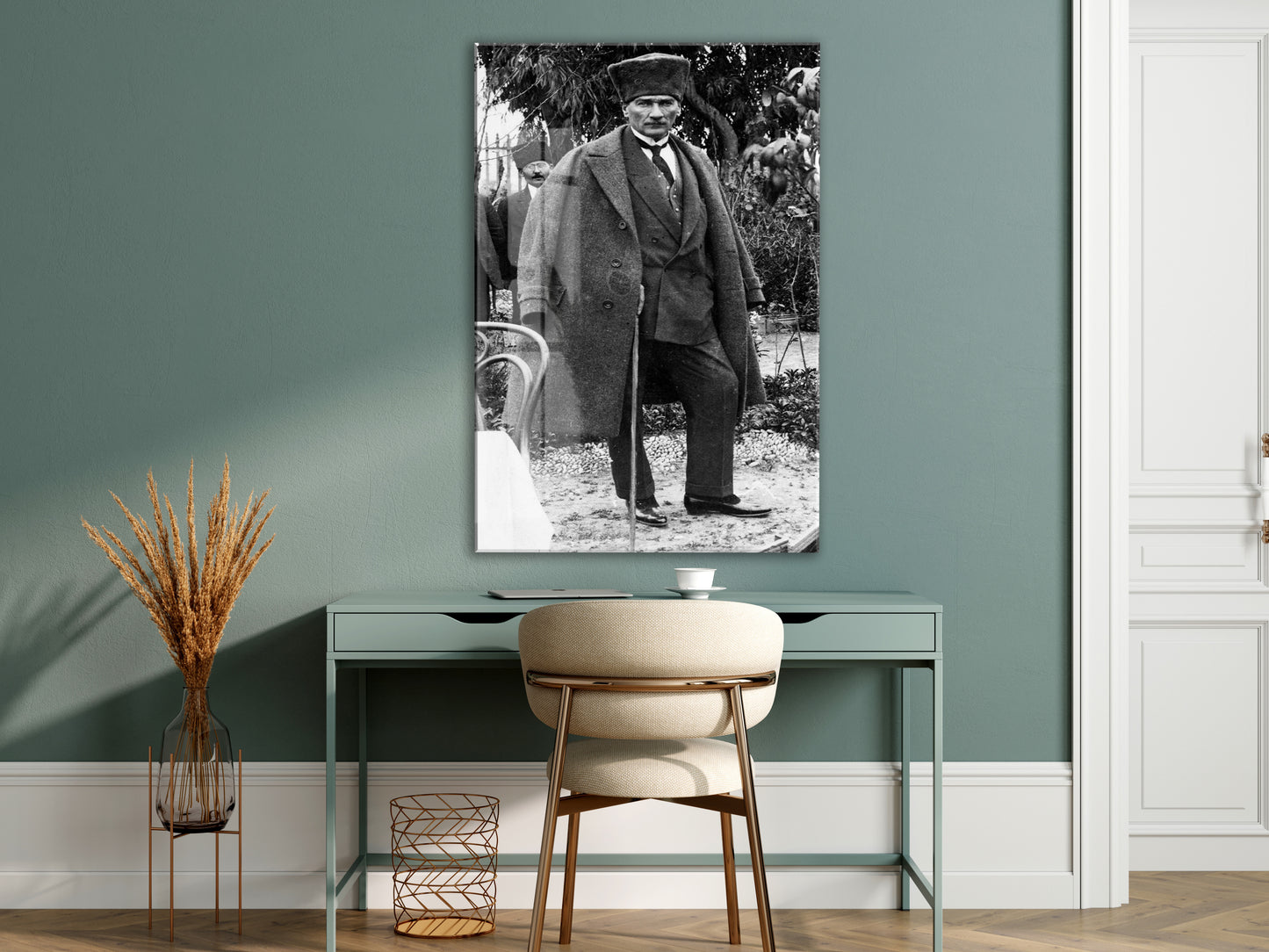 Atatürk Siyah Beyaz Cam Tablo – Bastonlu Tam Boy Portre 4 mm Temperli Cam -PeonyAta060