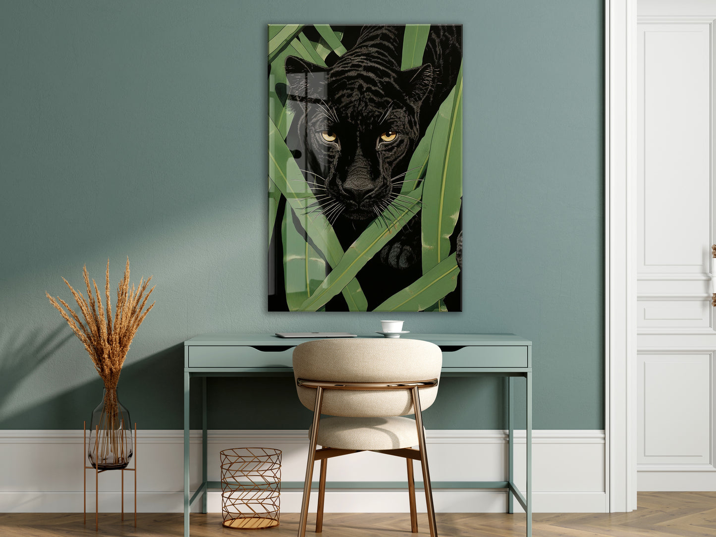 Tropikal Yapraklar Arasında Siyah Panter Cam Tablo – Gizem ve Güç Temalı Duvar Dekoru- Peony088