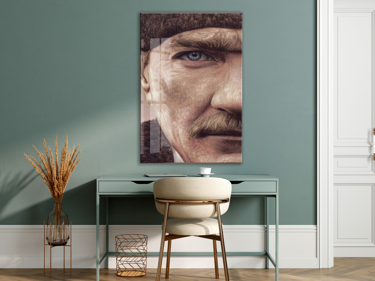 Atatürk Mavi Göz Detayı Cam Tablo – 4 mm Temperli Cam, Sanatsal Portre Duvar Dekoru -PeonyAta053