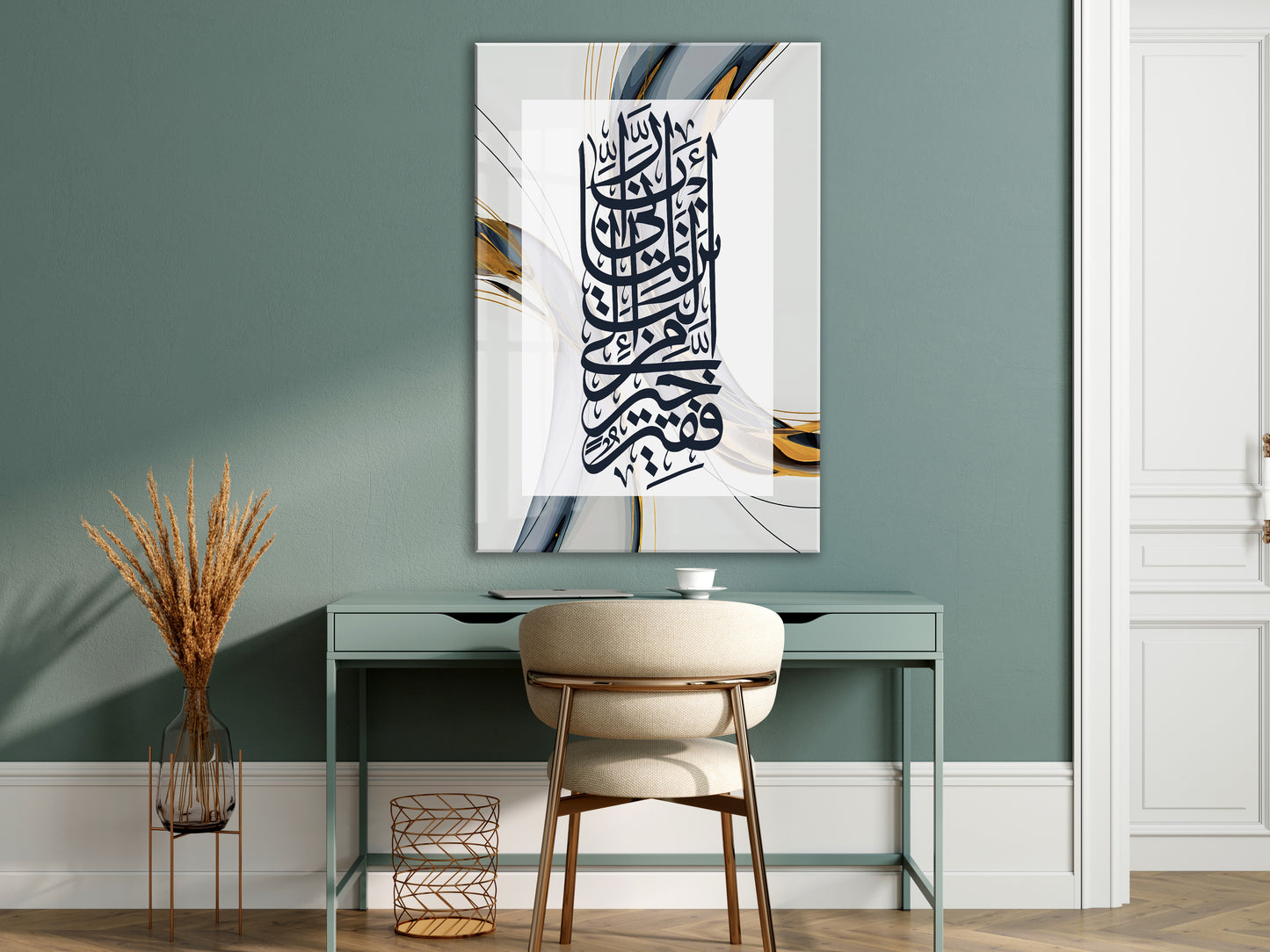 Modern Hat Sanatı Cam Tablo – Siyah Yazı, Altın Dokunuşlu Dikey Tasarım - PeonyDini089