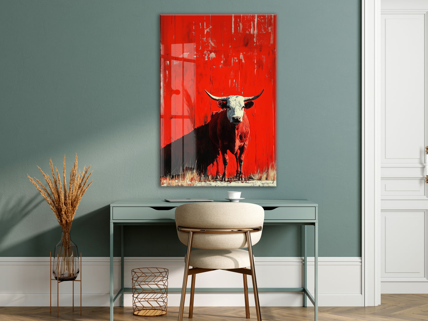 Kırmızı Zeminli Boğa Cam Tablo – Modern Güç ve Kararlılık Temalı Duvar Dekoru - Peony075