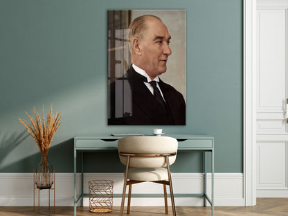 Atatürk Profil Portre Cam Tablo – Liderlik ve Vizyonu Yansıtan Modern 4 mm Temperli Cam Duvar Dekoru -PeonyAta1002